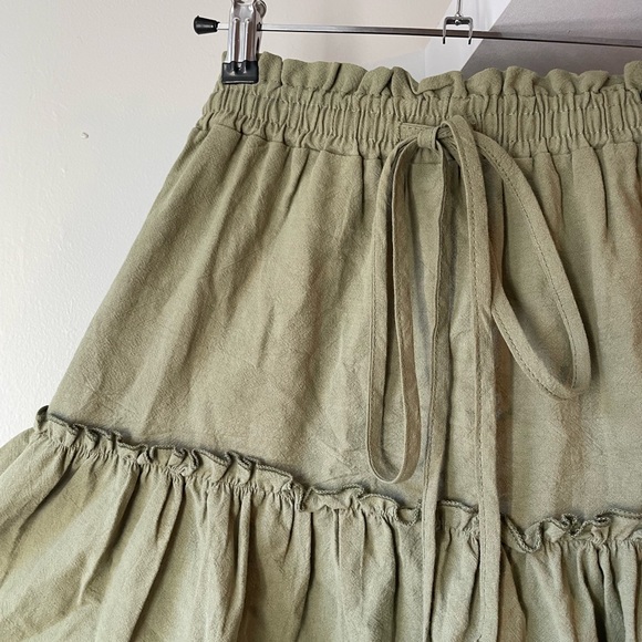 Olive green flowy skirt with elastic waist band - Picture 3 of 3